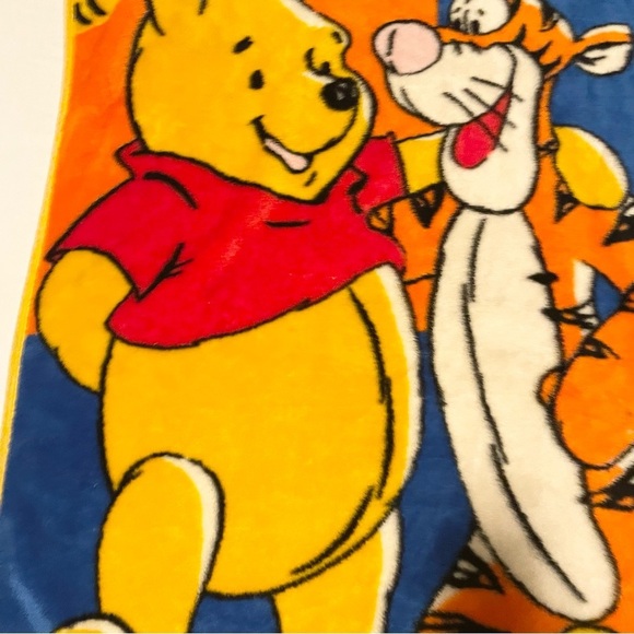 Winnie the Pooh and Tigger Blanket 58” x 43” - Picture 4 of 16